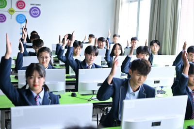 新华电脑教育用爱与责任诠释职业教育的匠心