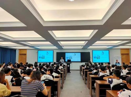 大手拉小手 大学教授给小学生讲中医