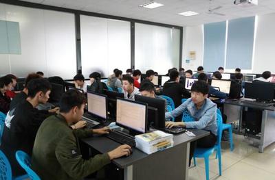 高中生学什么技术好就业?长沙新华学IT就对了_教育